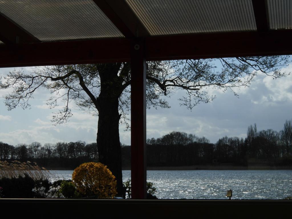 Bungalow Idylle Am See Neuruppin Exterior photo